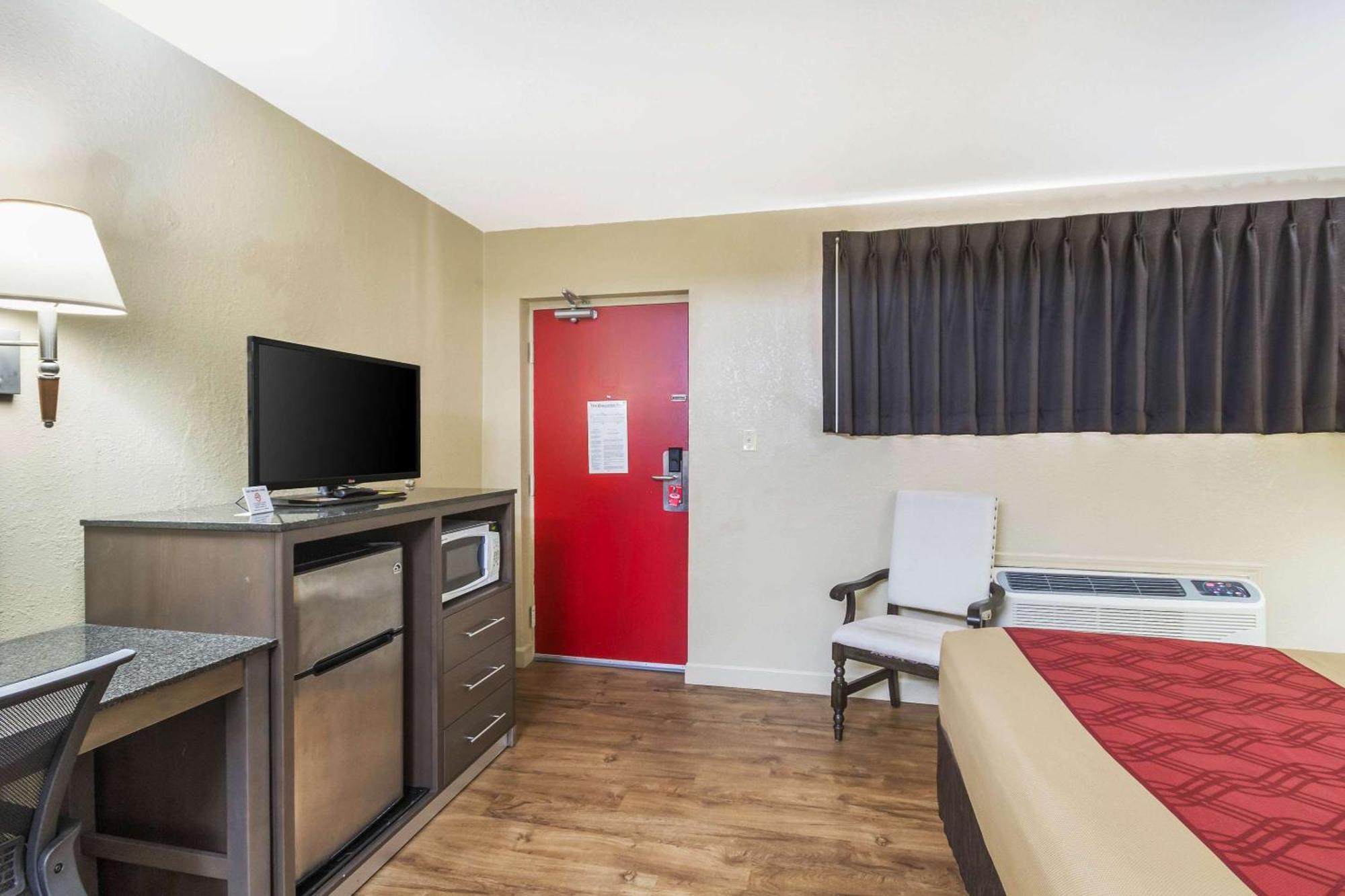Econo Lodge Inn & Suites I-35 At Shawnee Mission Overland Park Exterior photo
