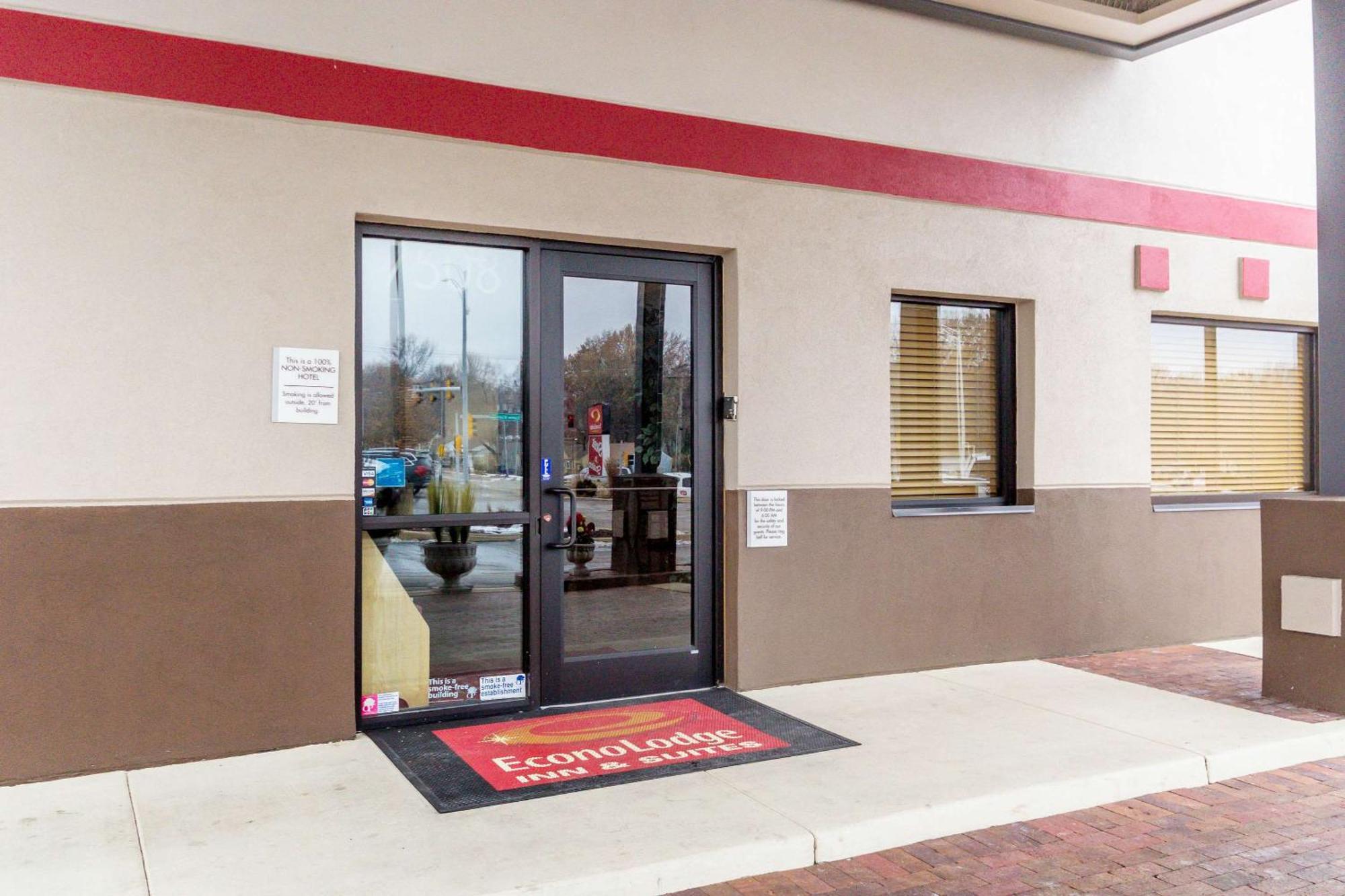 Econo Lodge Inn & Suites I-35 At Shawnee Mission Overland Park Exterior photo
